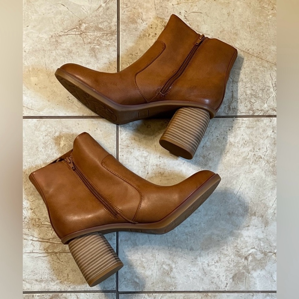 Kork’s Brown Ankle Boots - Picture 2 of 9